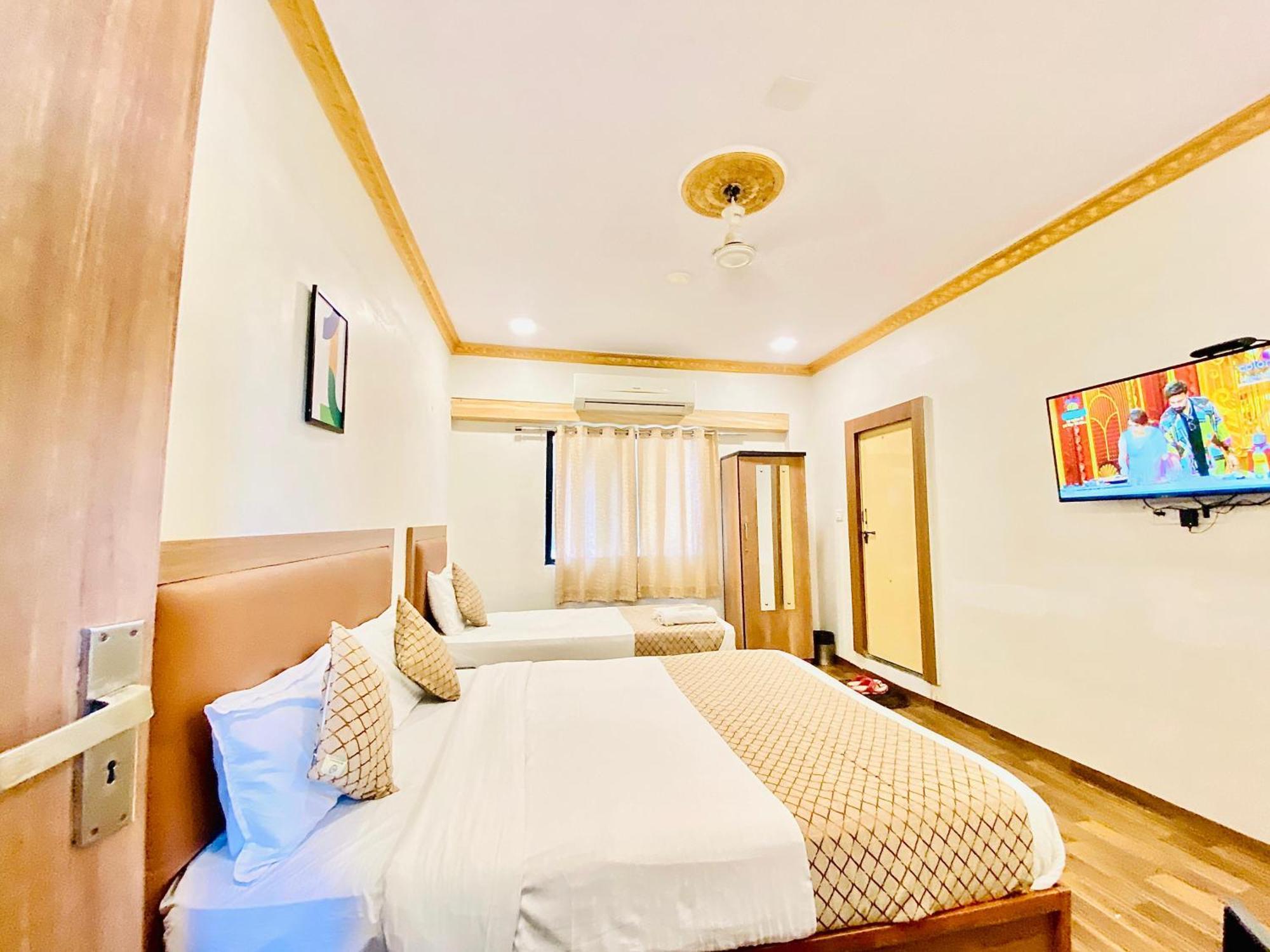 Hotel Abc Satellite Prahlad Nagar Ahmadábád Kültér fotó