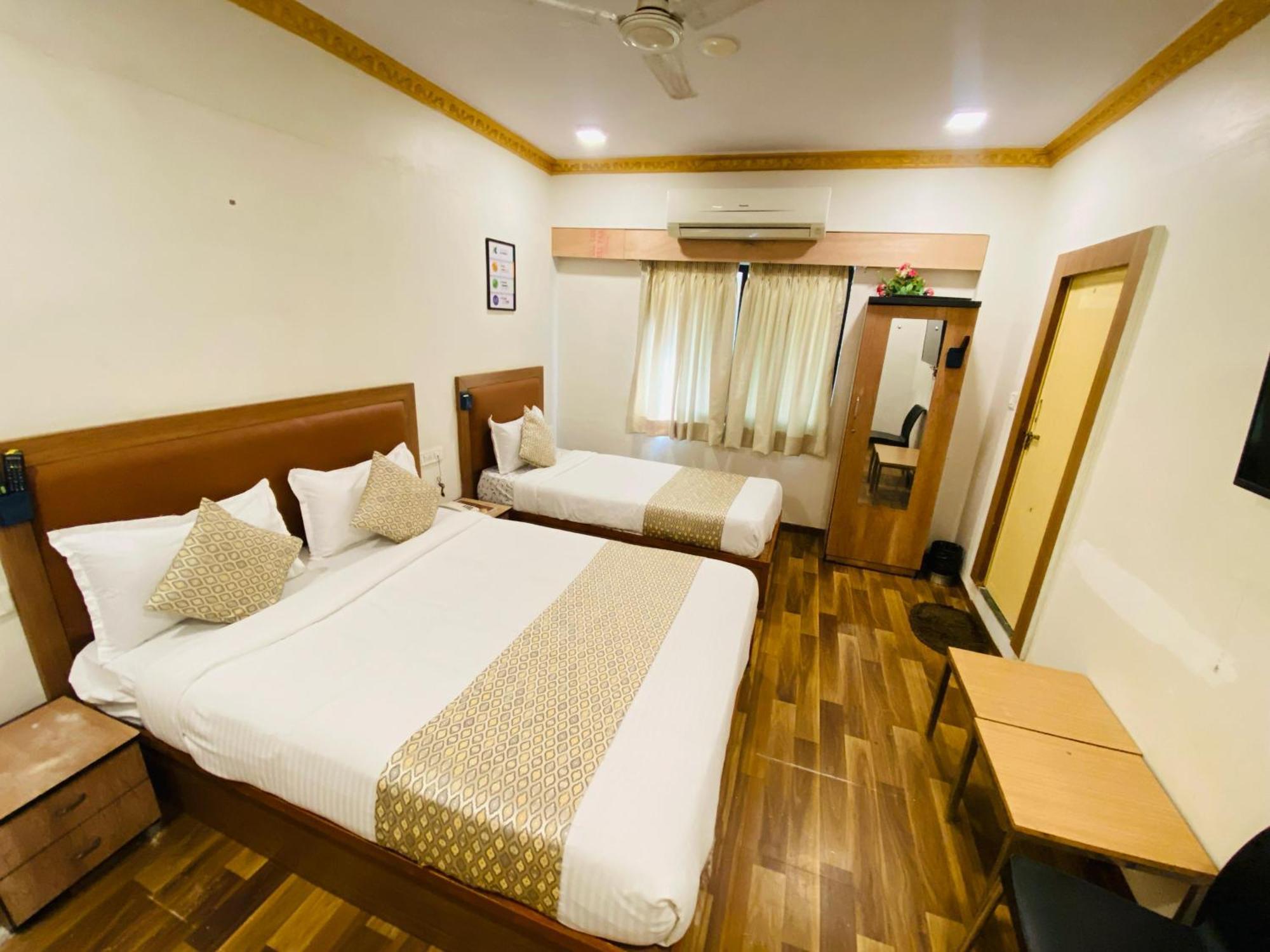 Hotel Abc Satellite Prahlad Nagar Ahmadábád Kültér fotó