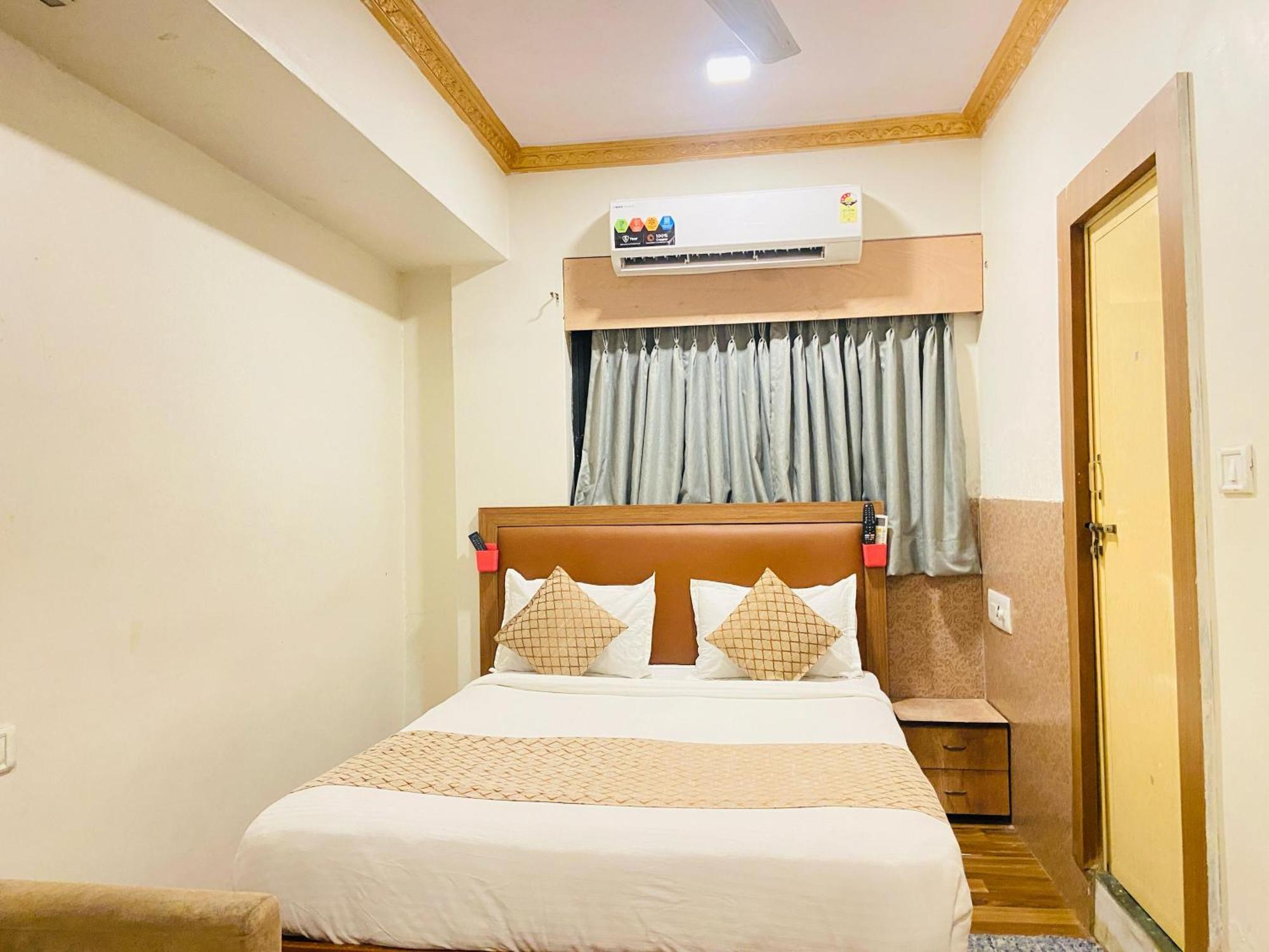 Hotel Abc Satellite Prahlad Nagar Ahmadábád Kültér fotó