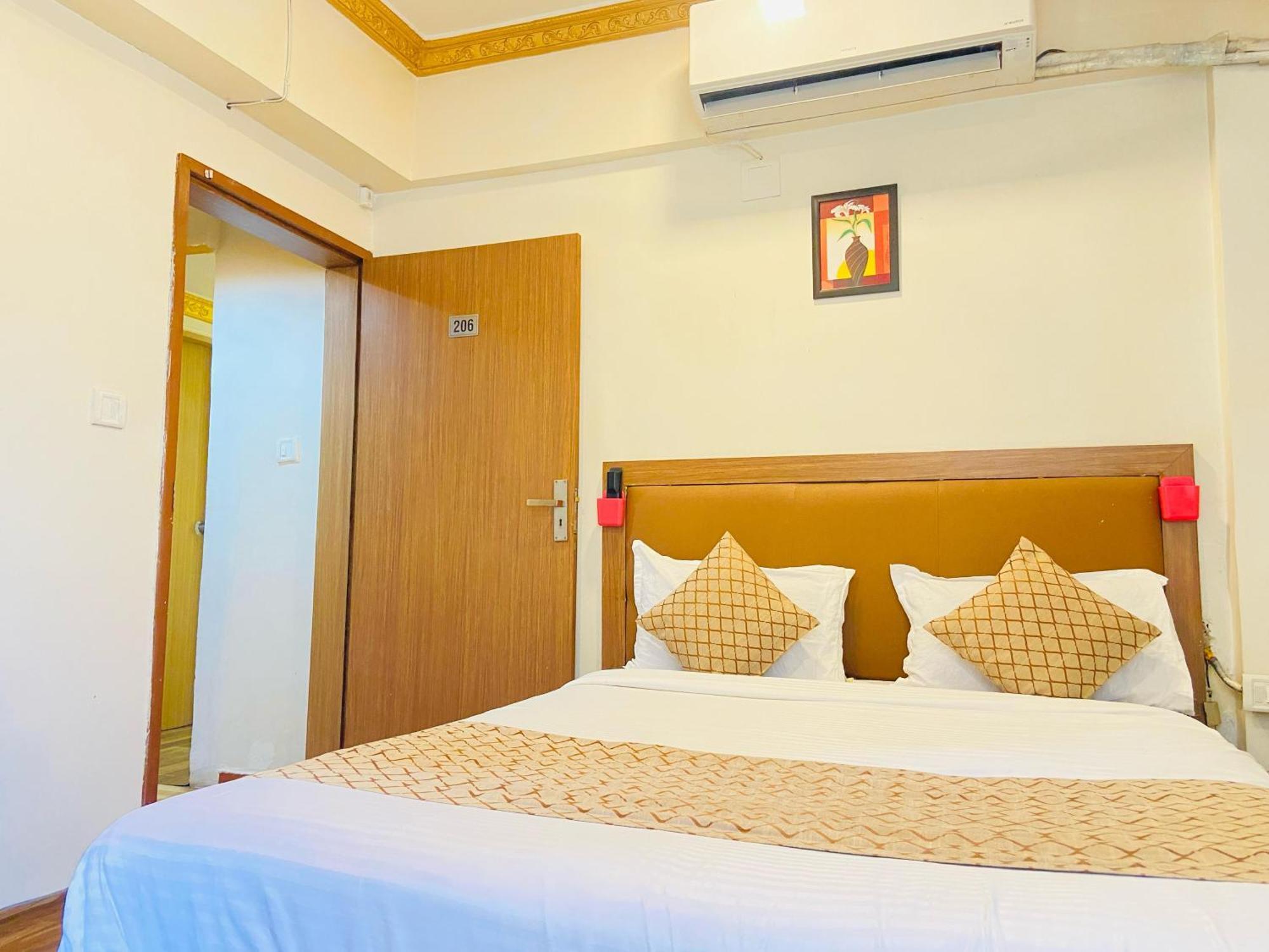 Hotel Abc Satellite Prahlad Nagar Ahmadábád Kültér fotó